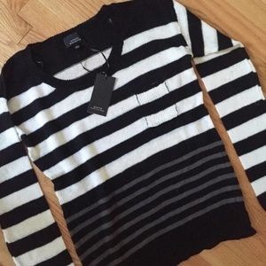 Color Block Sweater with Pocket

A5D10